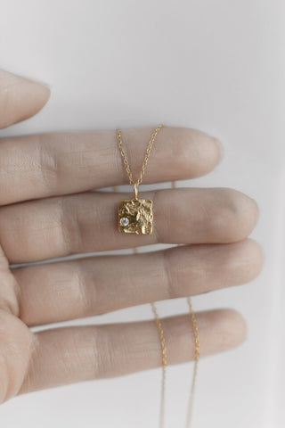 Mini Moonstone Necklace Gold